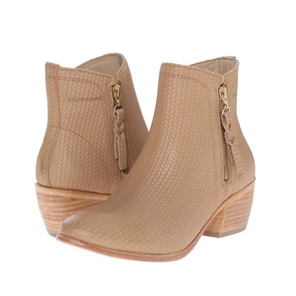 Wolverine Shoes - NIB Wolverine Side Zip Beige Leather Bootie, Size 5.5